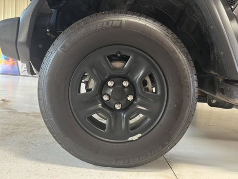 Used 2021 Jeep Wrangler Sport image 23