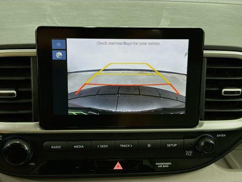 Used 2025 Hyundai Venue SEL FWD image 21