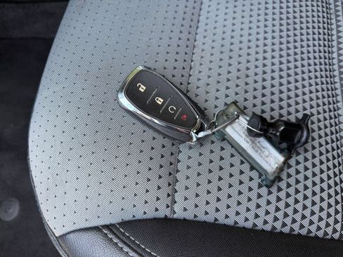 Used 2025 Chevrolet Trax LT FWD image 16
