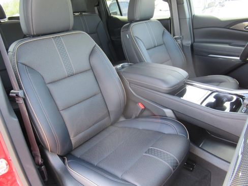 New 2026 Chevrolet Traverse High Country FWD image 9