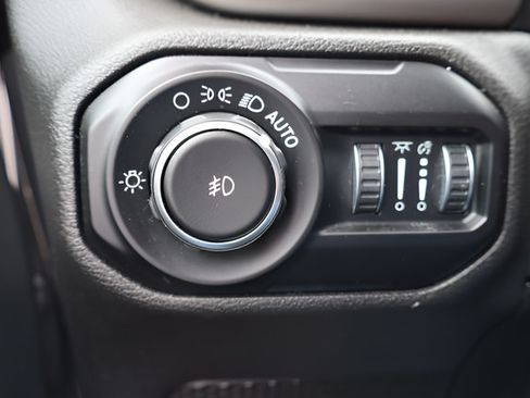 Used 2018 Jeep Wrangler Unlimited Sport S AWD/4WD image 25