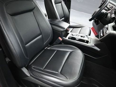 Used 2021 Ford Explorer XLT w/ Equipment Group 202A image 27