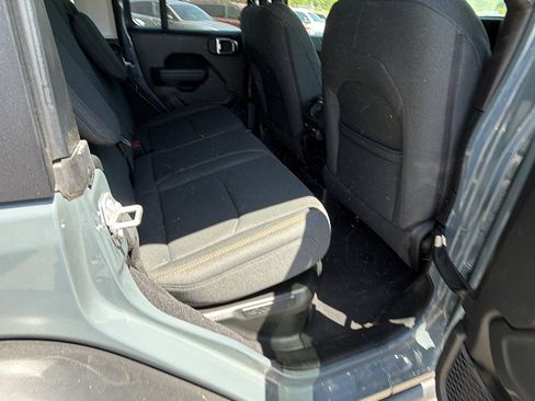 Used 2025 Jeep Wrangler Willys AWD/4WD image 21