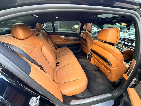 Used 2019 BMW 750i xDrive w/ Executive Package AWD/4WD image 13