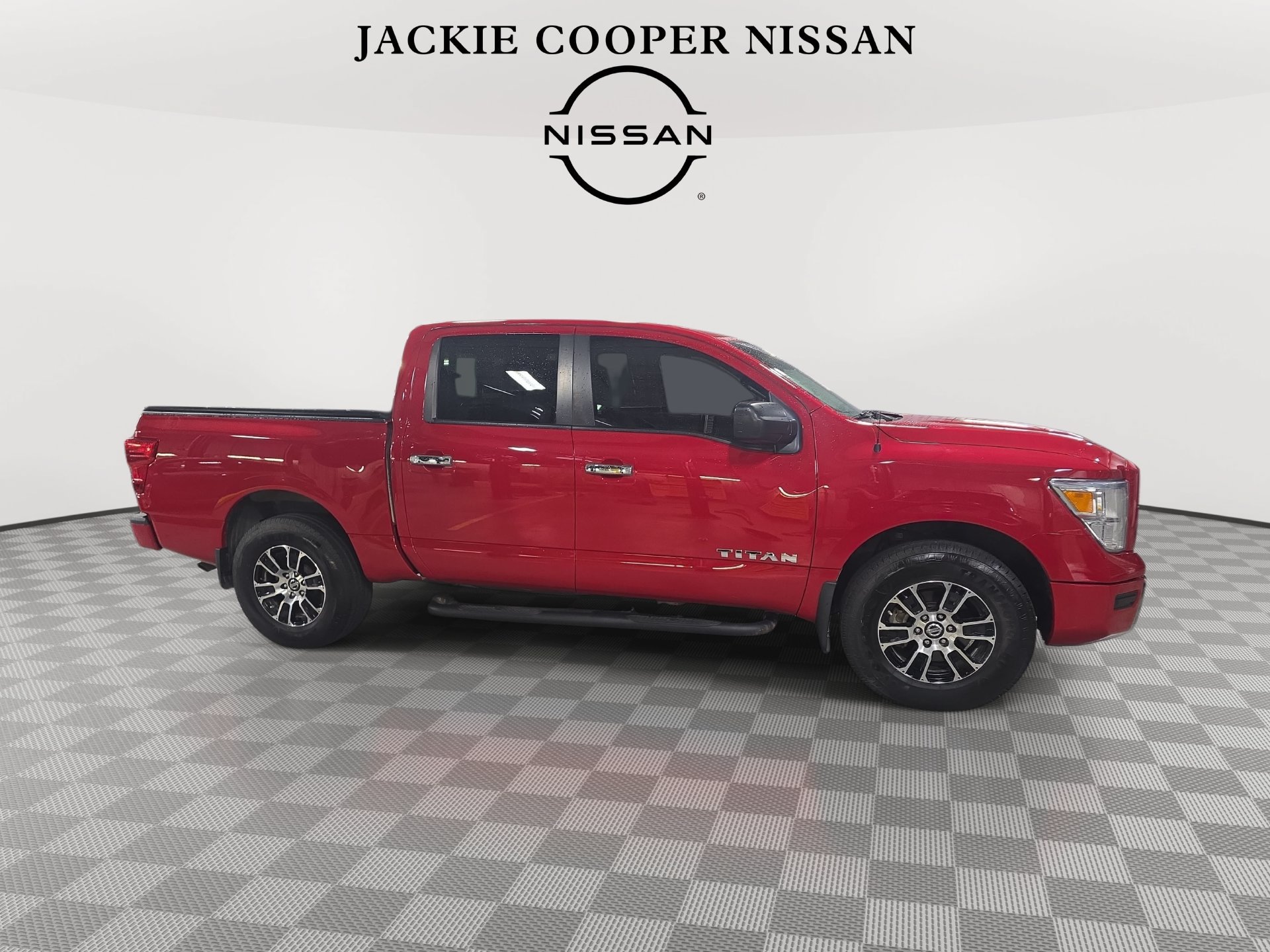 Used 2021 Nissan Titan SV w/ Accessory Utility Package AWD/4WD image 4