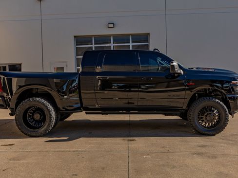 Used 2025 RAM 3500 Laramie image 11