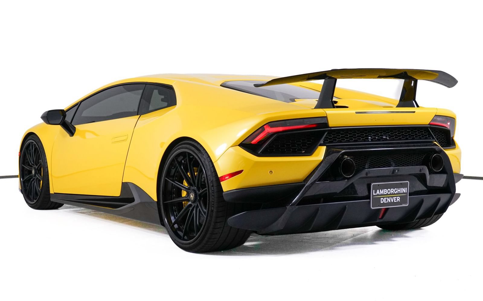 Used 2018 Lamborghini Huracan Performante AWD/4WD image 18