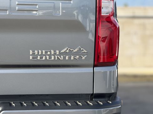 Used 2021 Chevrolet Silverado 1500 High Country w/ Technology Package image 12