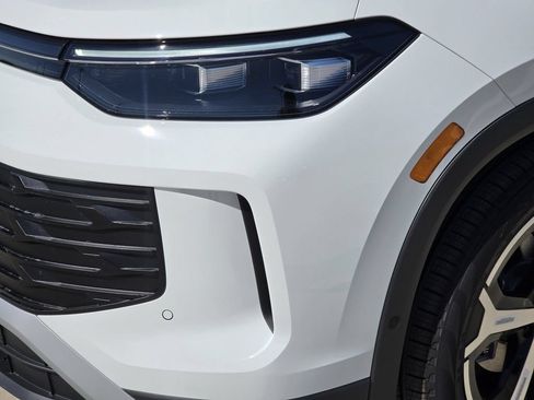 New 2026 Volkswagen Tiguan SE FWD image 6