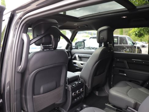 Used 2025 Land Rover Defender 130 X-Dynamic SE AWD/4WD image 15
