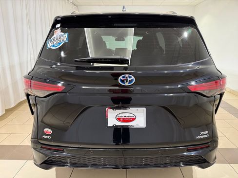 Certified 2023 Toyota Sienna XSE w/ XSE Plus Package AWD/4WD image 4