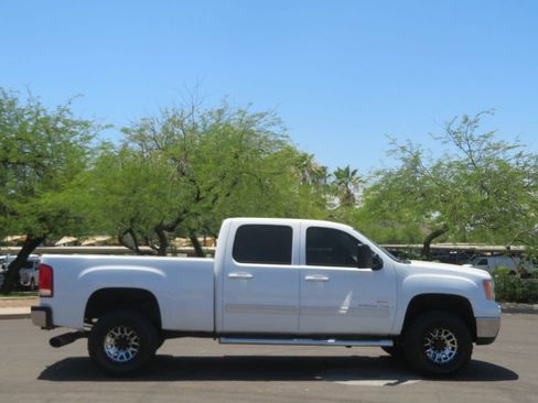 Used 2008 GMC Sierra 2500 SLT w/ EZ-Lift Tailgate Package RWD image 3