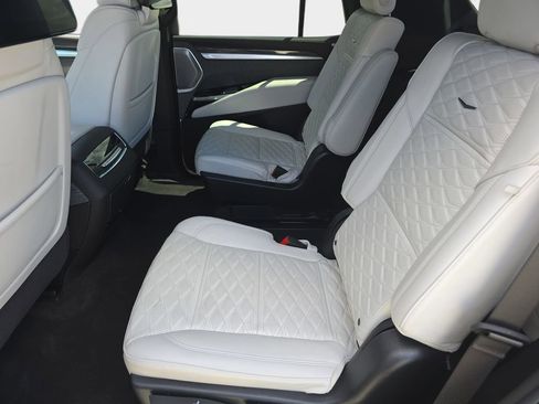 Used 2025 Cadillac Escalade V AWD/4WD image 19