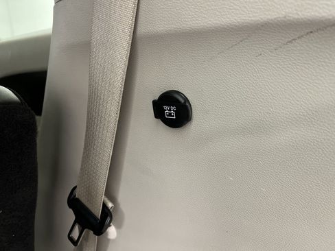 Used 2023 Chrysler Pacifica Touring-L image 29