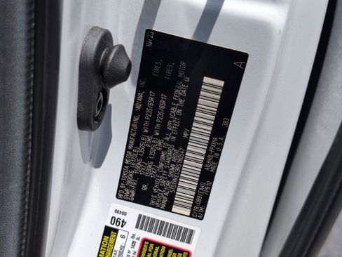 Used 2024 Toyota Sienna XLE FWD image 11