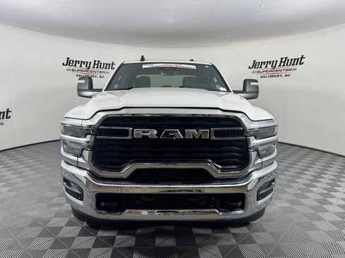 Used 2025 RAM 2500 Big Horn AWD/4WD image 4