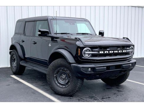 Used 2025 Ford Bronco Outer Banks w/ Sasquatch Package AWD/4WD image 2