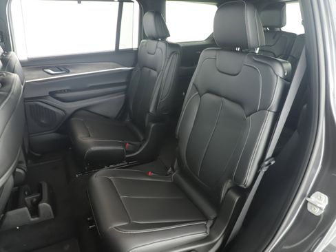 New 2025 Jeep Grand Cherokee L Limited w/ Luxury Tech Group II image 23