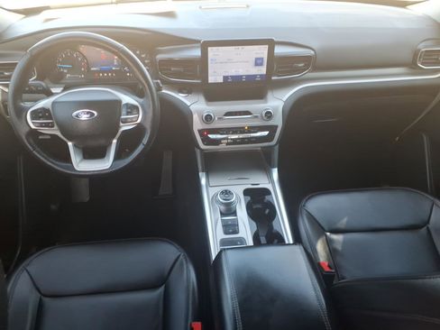 Used 2023 Ford Explorer XLT w/ Equipment Group 202A image 11