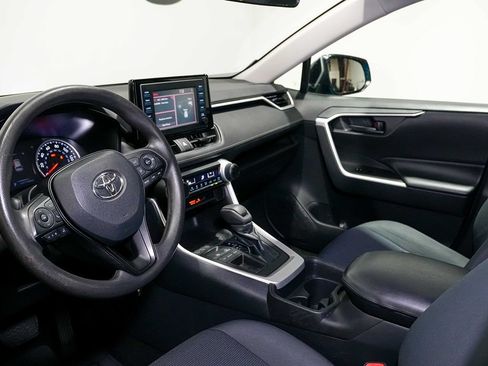 Used 2019 Toyota RAV4 LE FWD image 18