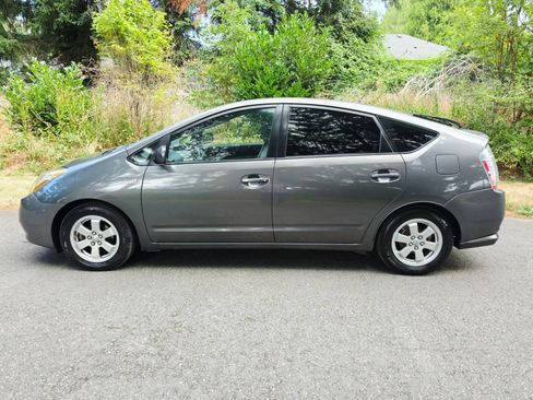 Used 2007 Toyota Prius w/ Pkg 2 FWD image 2