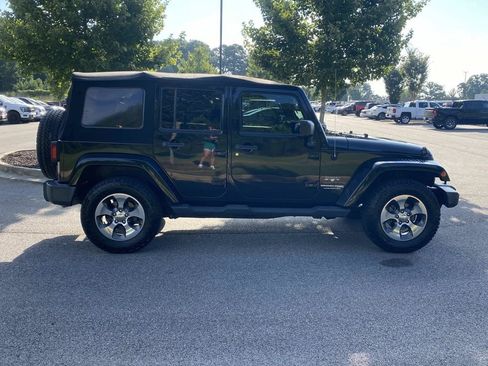 Used 2018 Jeep Wrangler Unlimited Sahara w/ Connectivity Group AWD/4WD image 2