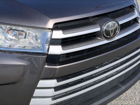 Used 2019 Toyota Highlander XLE image 30