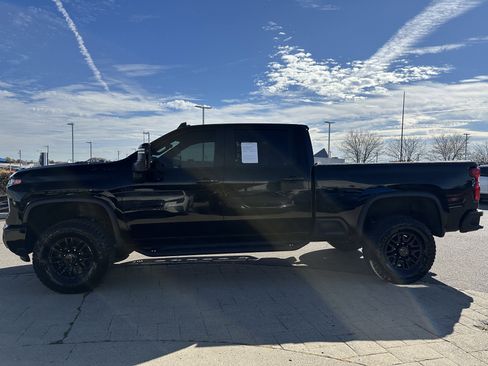 Used 2024 Chevrolet Silverado 2500 ZR2 w/ Technology Package image 4