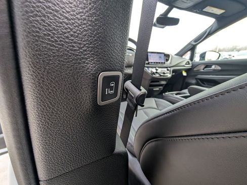 New 2026 Chrysler Pacifica Select w/ S Appearance Package image 41