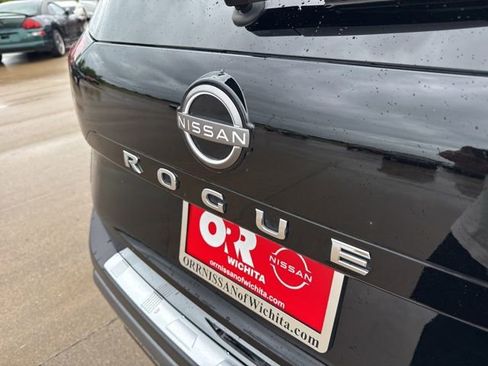 Used 2023 Nissan Rogue SL FWD image 9