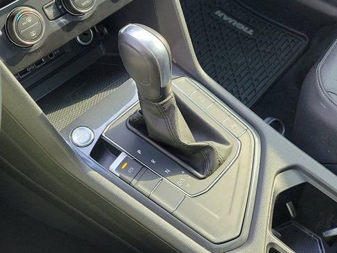 Used 2020 Volkswagen Tiguan SE image 28