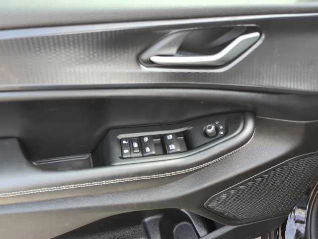 Certified 2023 Jeep Grand Cherokee L Laredo AWD/4WD image 19