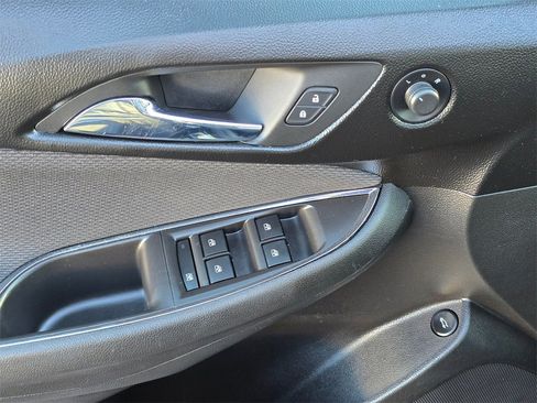 Used 2017 Chevrolet Cruze LT image 23