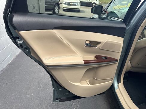 Used 2011 Toyota Venza AWD w/ Premium Pkg #2 image 19