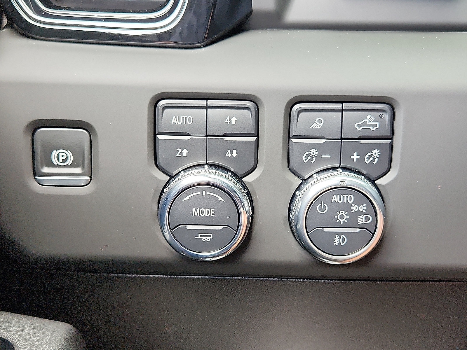 Used 2025 GMC Sierra 2500 AT4 w/ Technology Package AWD/4WD image 16