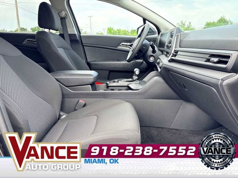 Used 2025 Kia Sportage LX AWD/4WD image 19