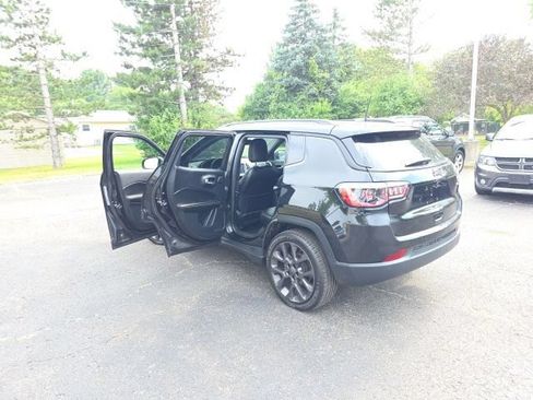Used 2021 Jeep Compass Latitude w/ Sun and Sound Group FWD image 11