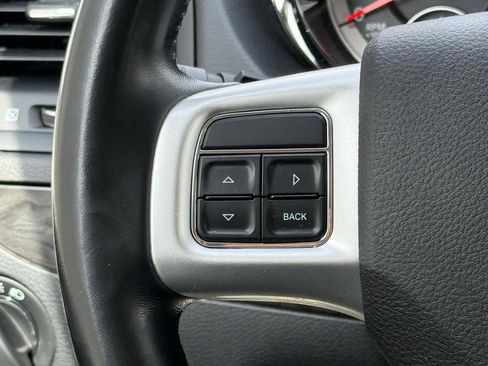 Used 2020 Dodge Grand Caravan SE w/ Rear Park Assist Package image 13