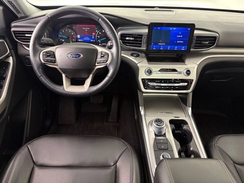 Used 2022 Ford Explorer XLT w/ Equipment Group 202A AWD/4WD image 14