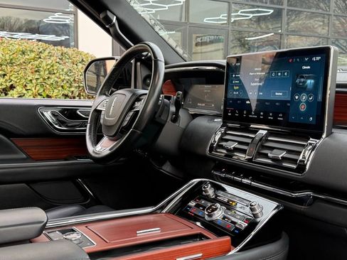 Used 2024 Lincoln Navigator Reserve image 29