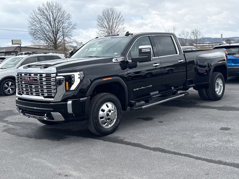 New 2026 GMC Sierra 3500 Denali w/ Technology Package image 7