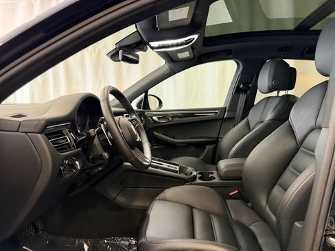 Used 2025 Porsche Macan Turbo AWD/4WD image 5