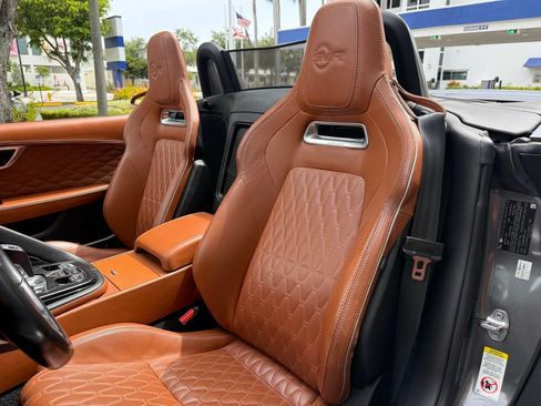 Used 2019 Jaguar F-TYPE SVR AWD/4WD image 10