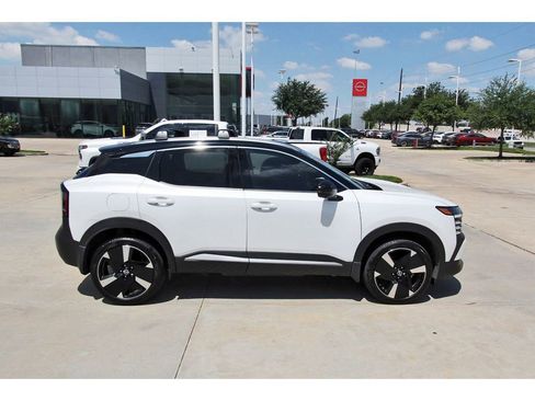 Used 2025 Nissan Kicks SR FWD image 7