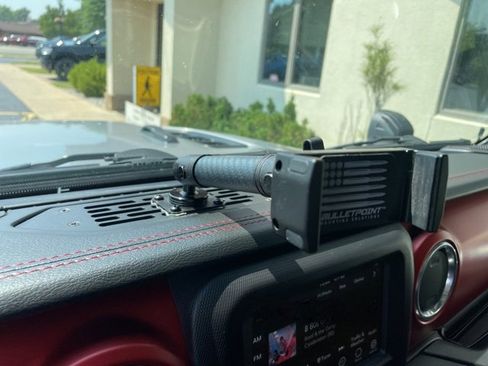 Used 2018 Jeep Wrangler Unlimited Rubicon w/ Safety Group image 30