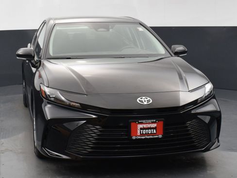 Used 2025 Toyota Camry LE FWD image 7