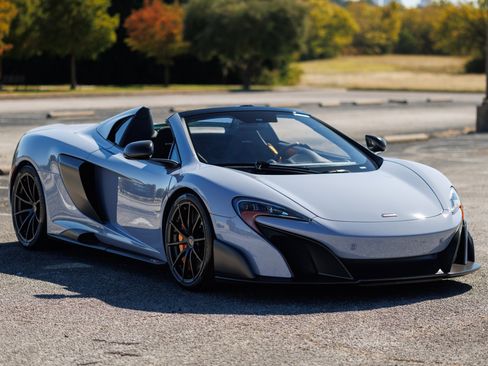 Used 2016 McLaren 675LT Spider image 7