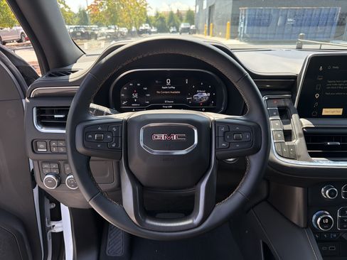 Used 2023 GMC Yukon XL AT4 w/ AT4 Premium Package AWD/4WD image 11