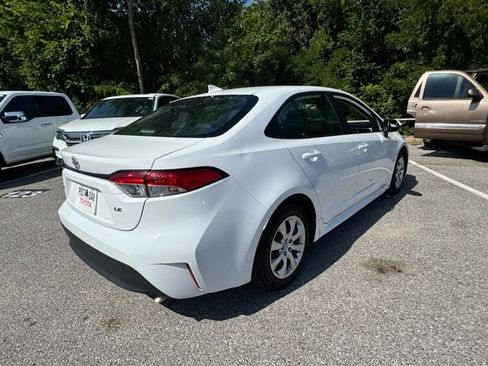 Used 2025 Toyota Corolla LE FWD image 5