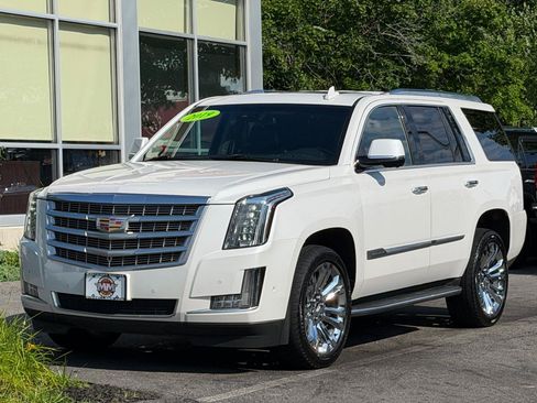 Used 2019 Cadillac Escalade Luxury w/ LPO, Radiant Package AWD/4WD image 2